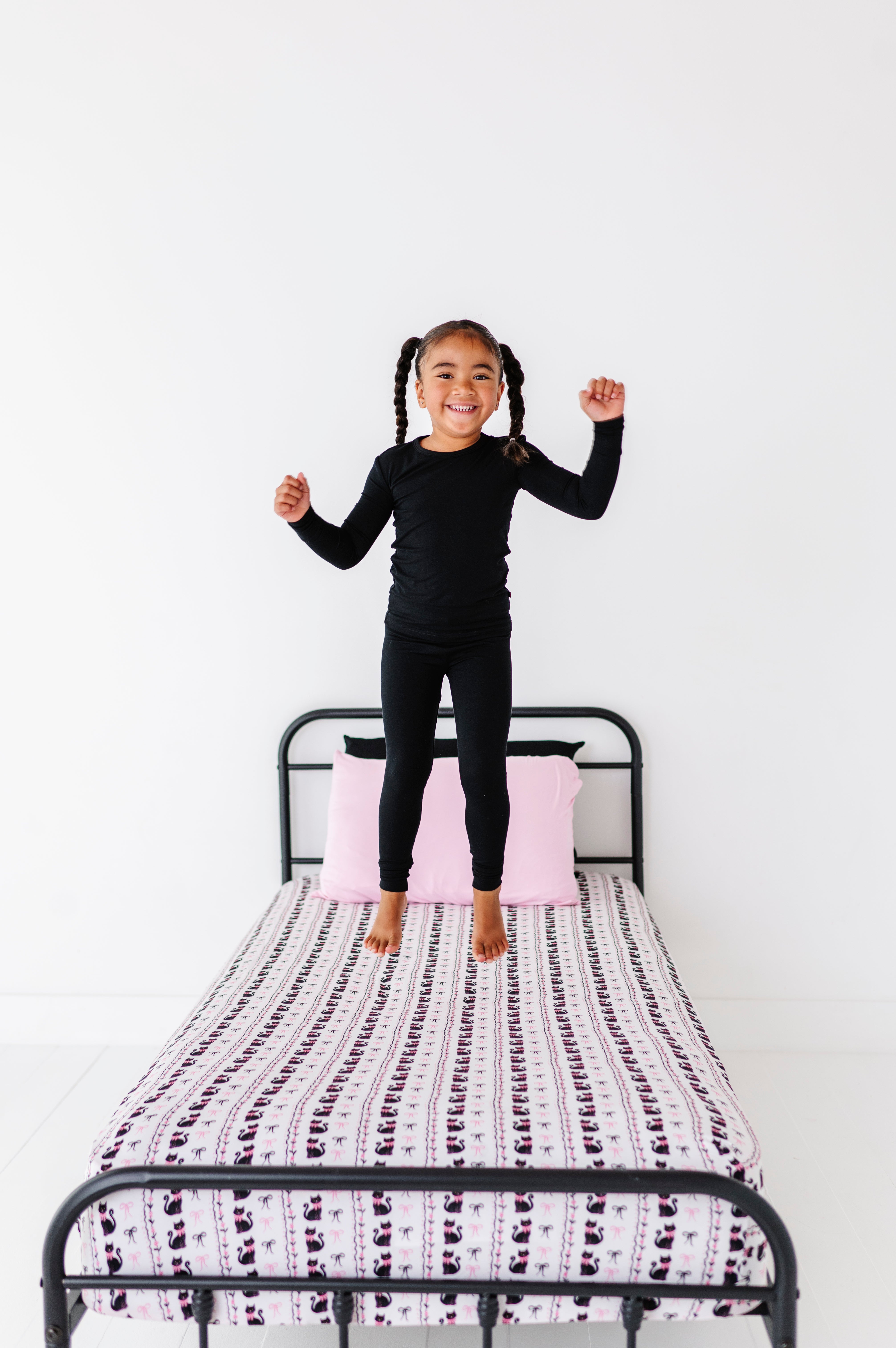 TWIN FITTED SHEET - HEX AND KISSES