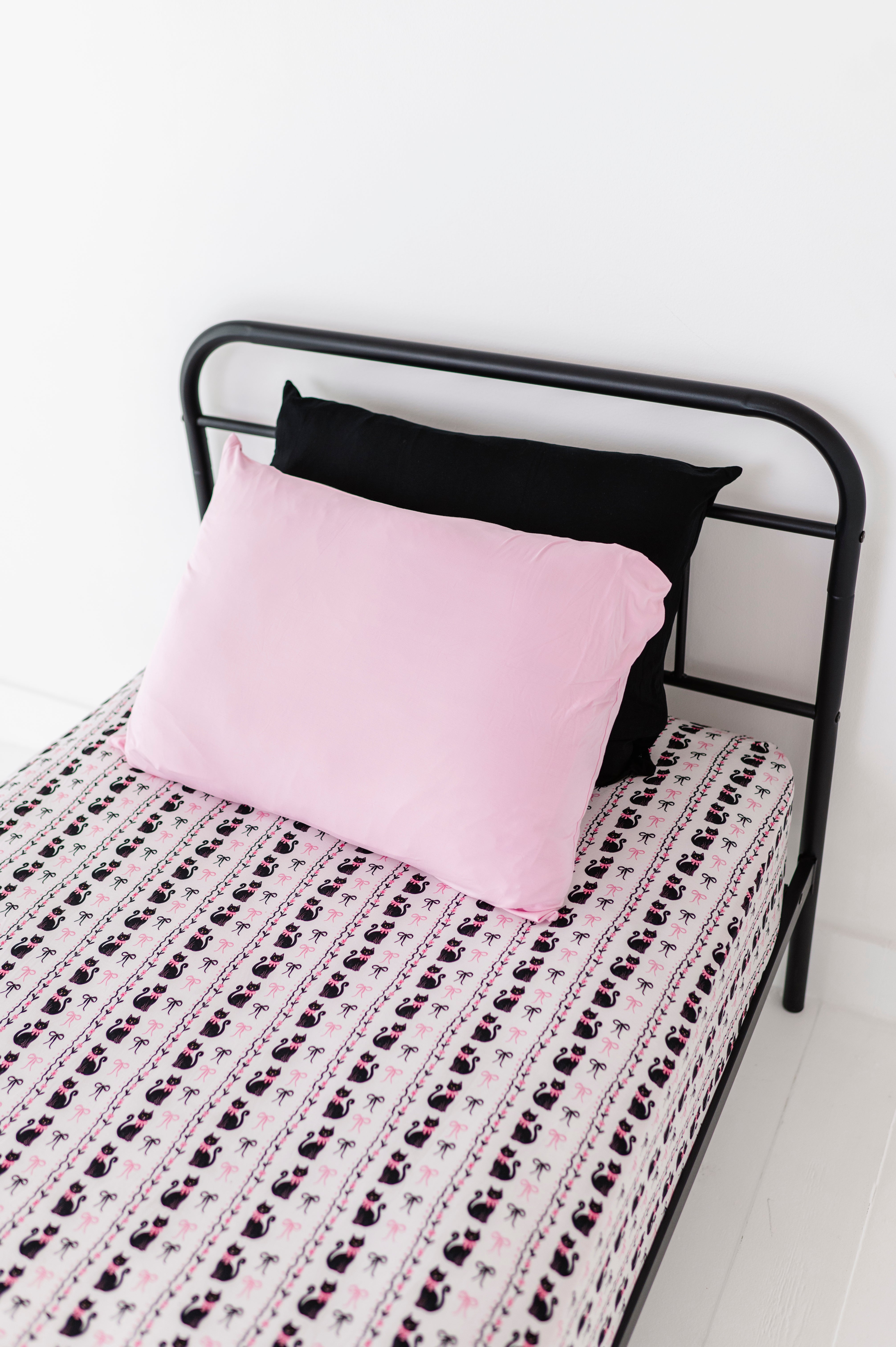 STANDARD PILLOWCASE SET - HEX AND HISSES