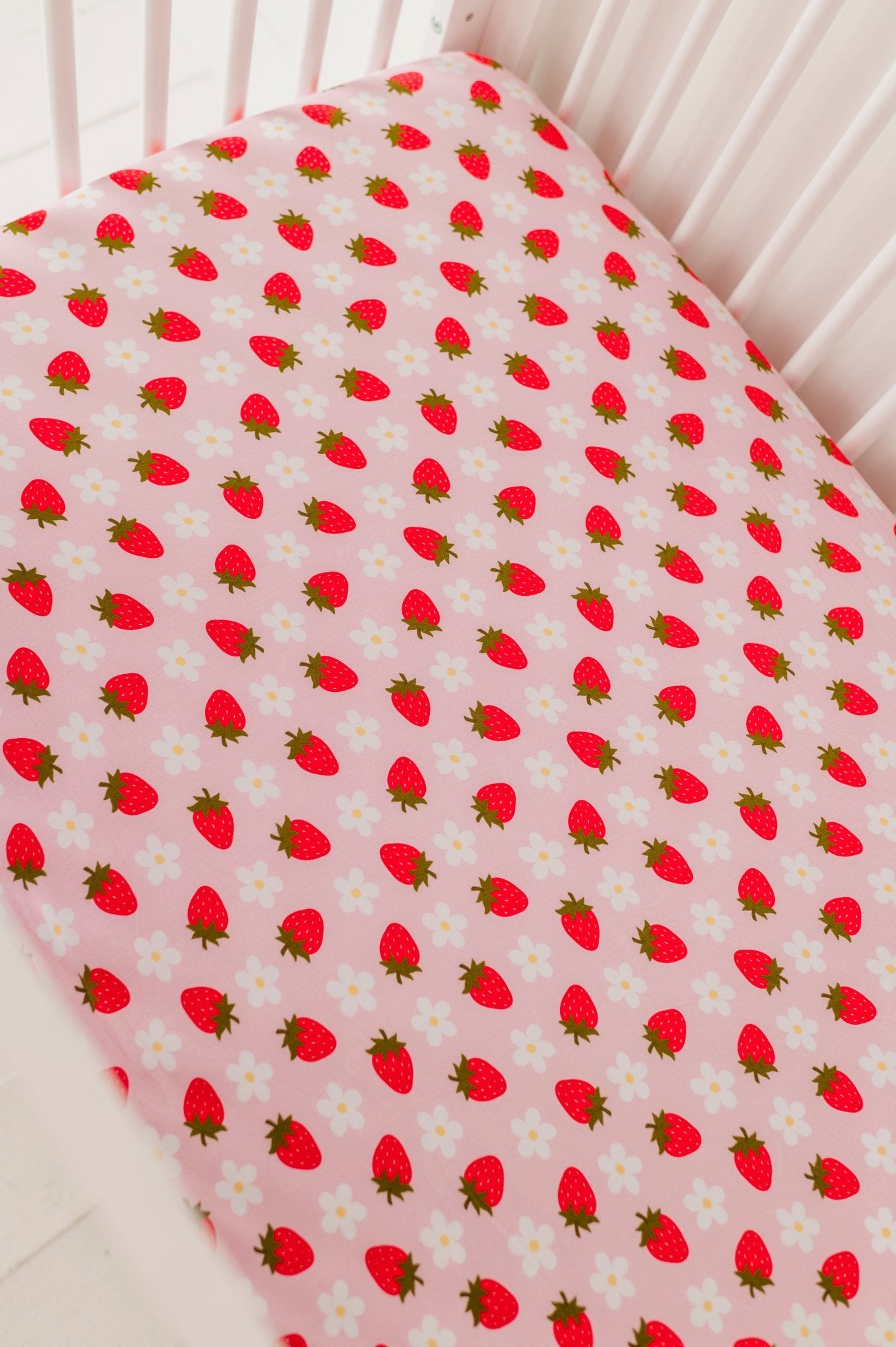CRIB SHEET - STRAWBERRY FIELDS - The Sleepy Sloth