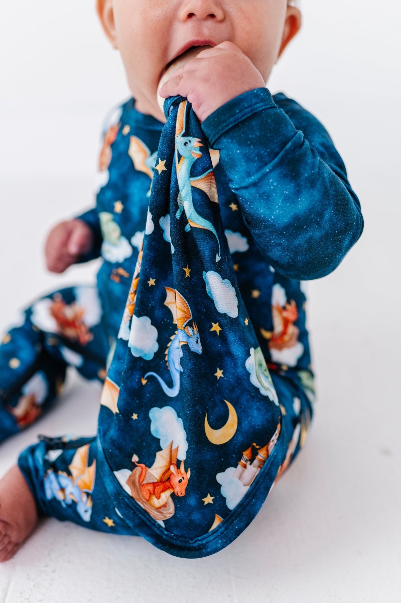 MINI LOVIE WITH WOODEN RING - PRISMA - The Sleepy Sloth