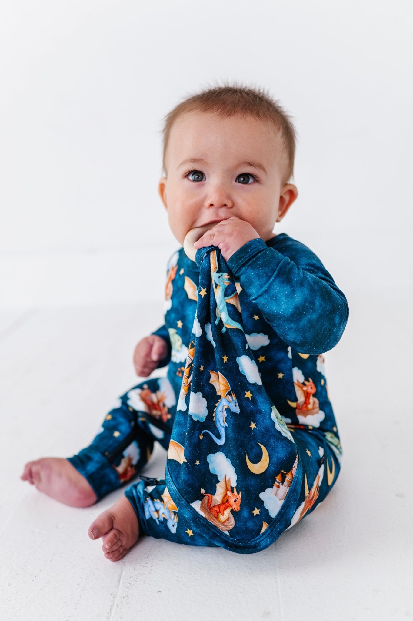 MINI LOVIE WITH WOODEN RING - PRISMA - The Sleepy Sloth