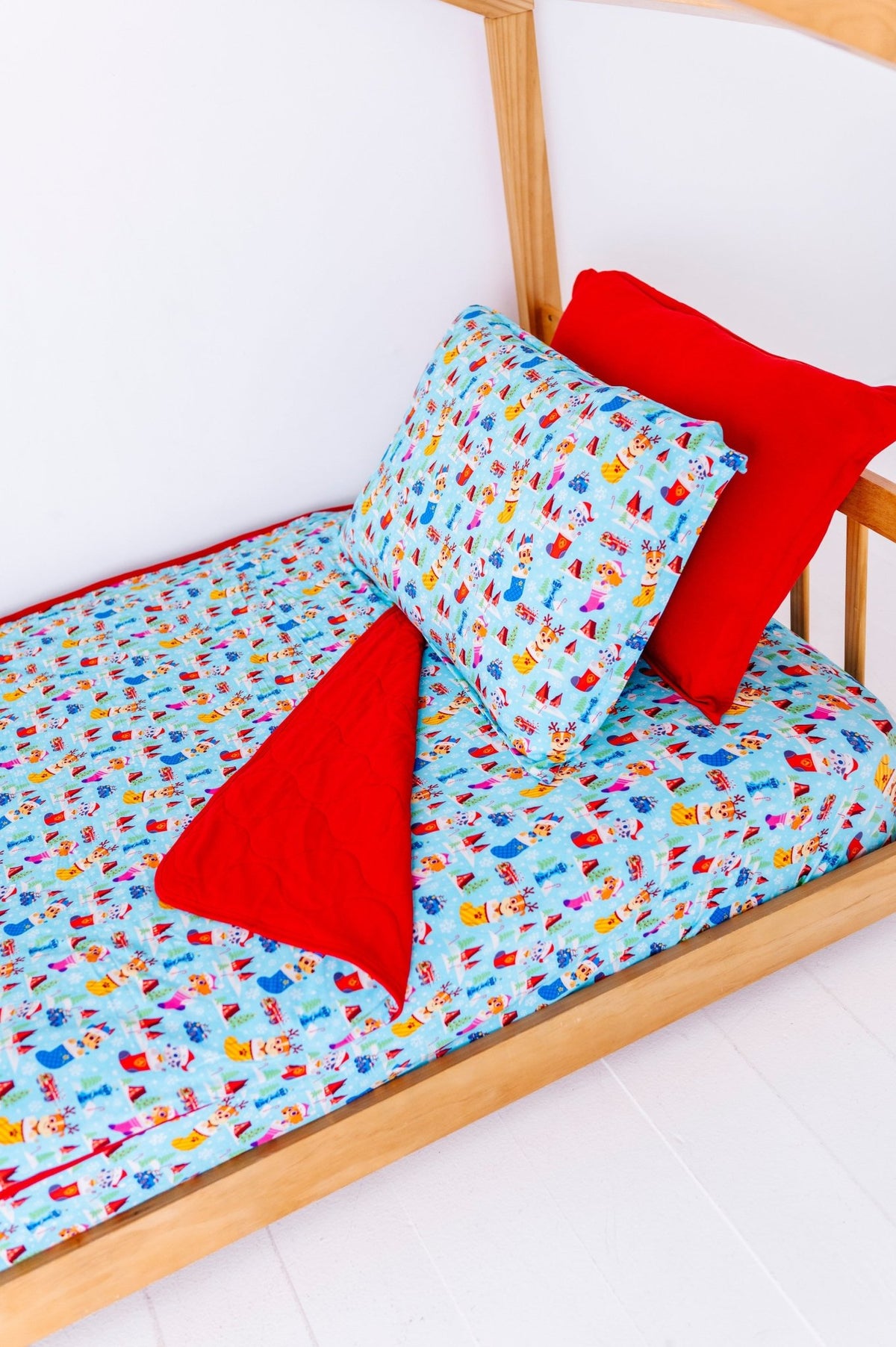 Standard Pillow Case Set - Paw Patrol™ Deck the PAWs - The Sleepy Sloth