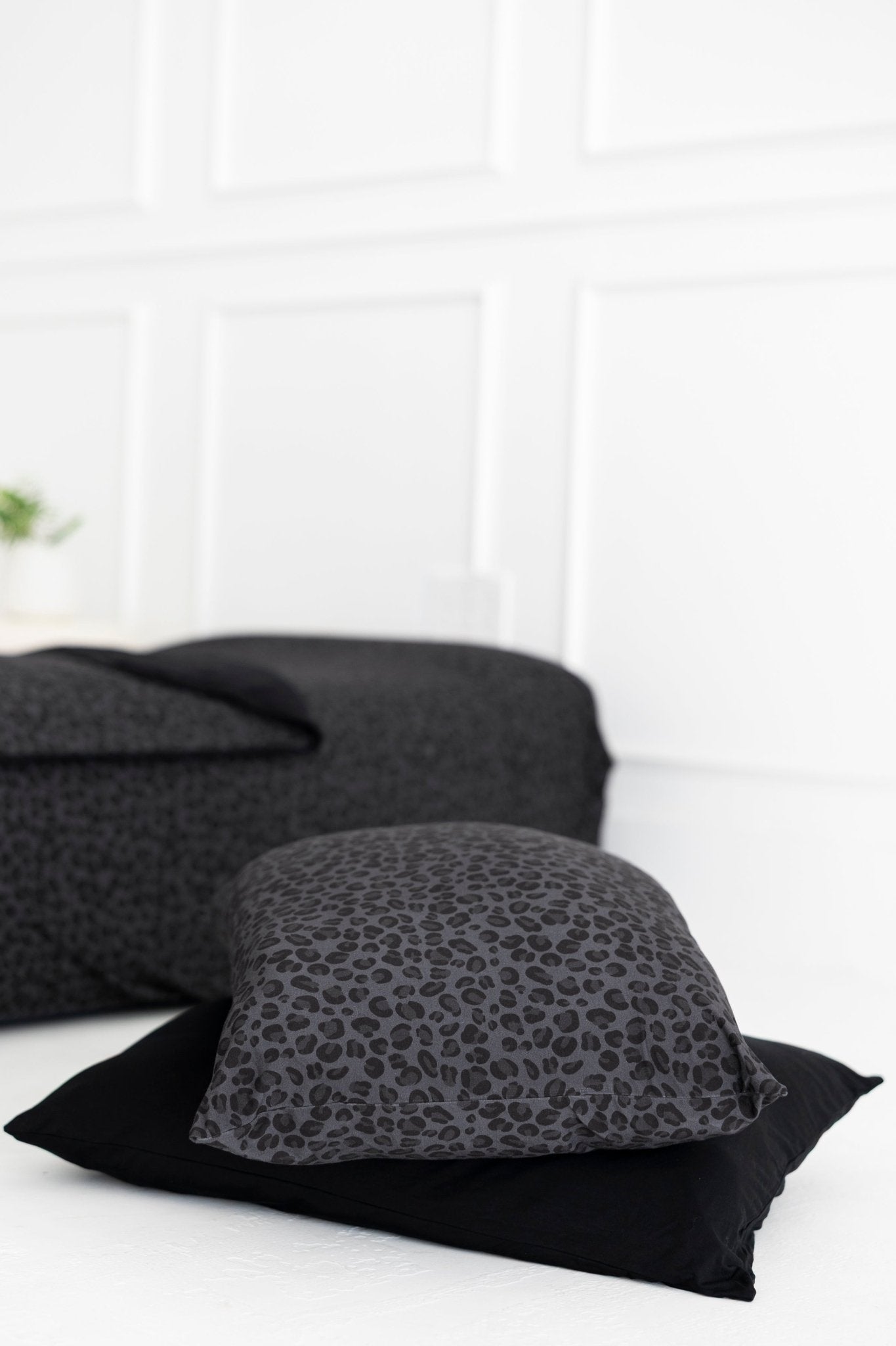 STANDARD PILLOW CASE SET - SPOTTED IN ONYX - The Sleepy Sloth