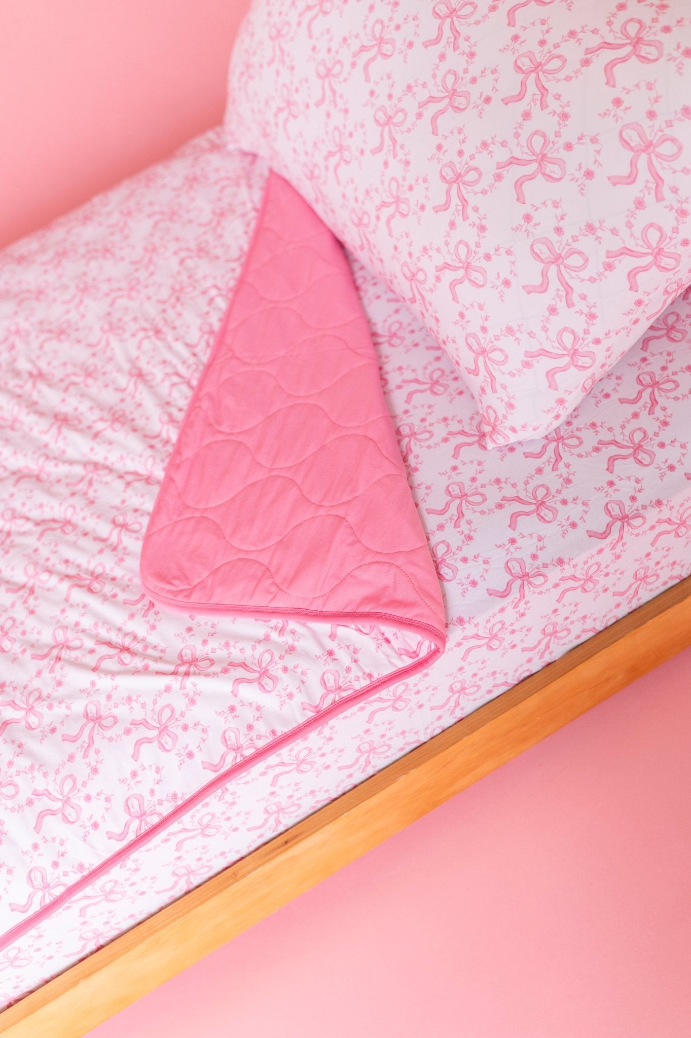 STANDARD PILLOWCASE SET - LOVELACE BOWS - The Sleepy Sloth