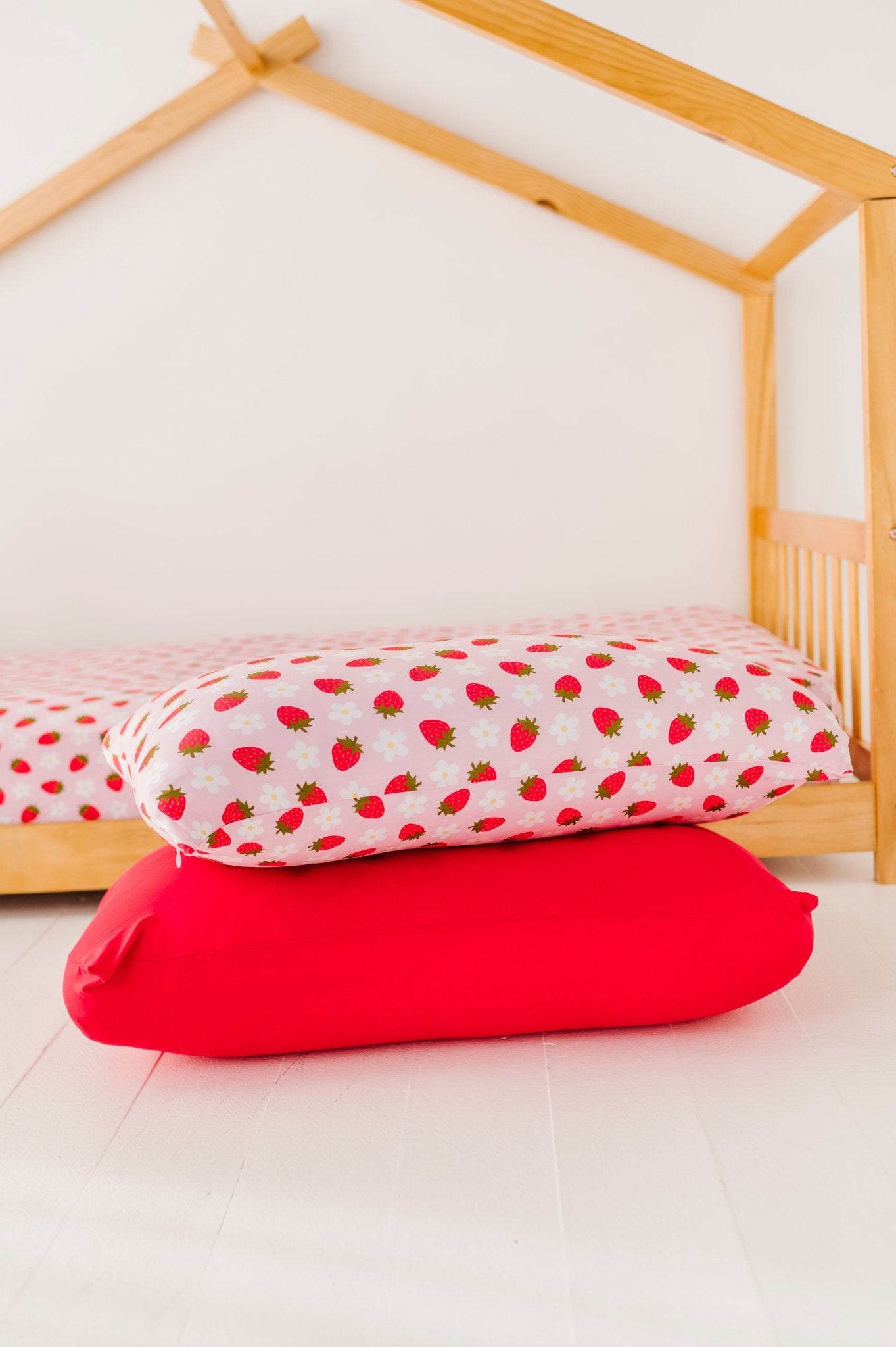 STANDARD PILLOWCASE SET - STRAWBERRY FIELDS - The Sleepy Sloth
