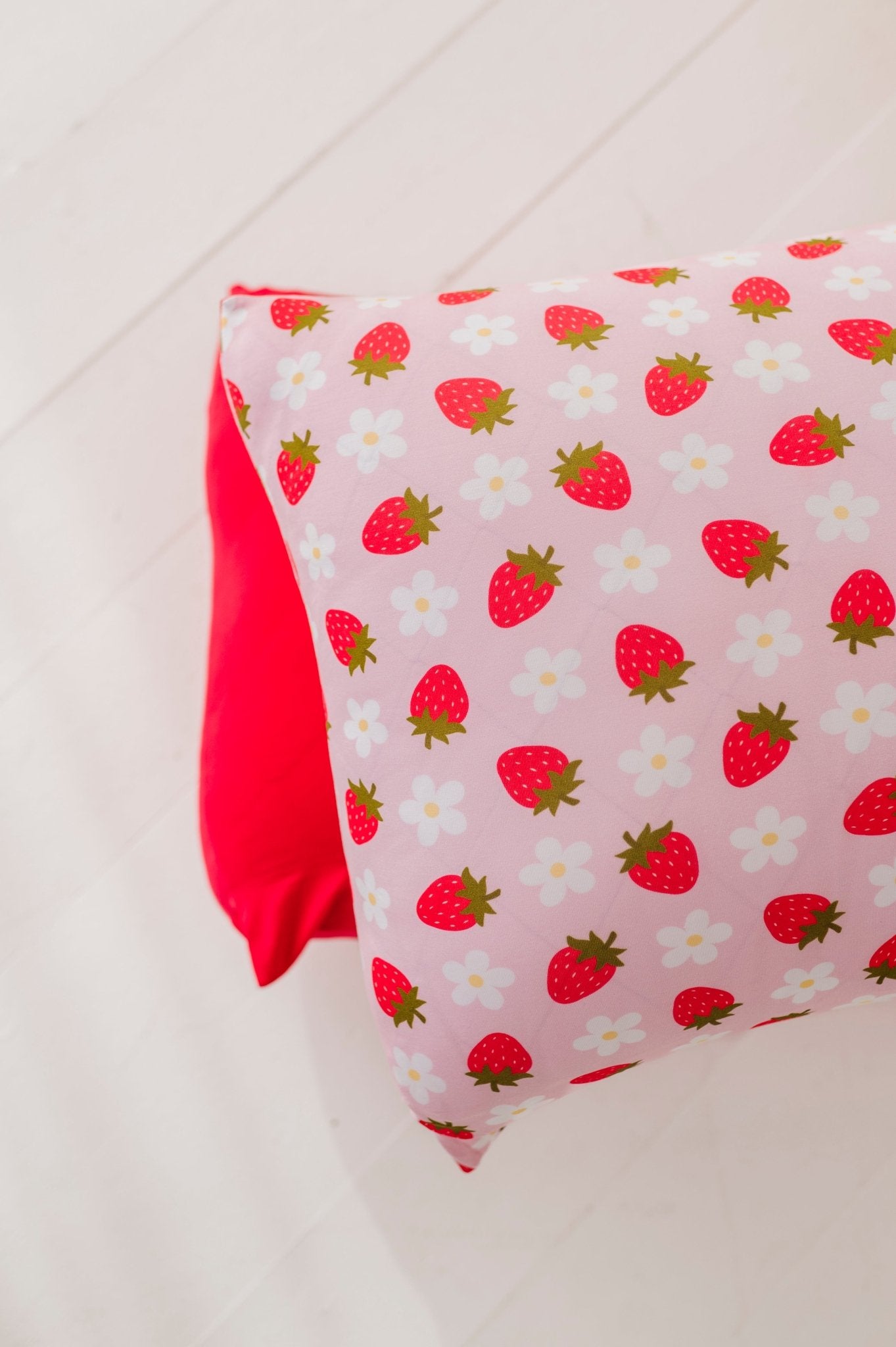 STANDARD PILLOWCASE SET - STRAWBERRY FIELDS - The Sleepy Sloth