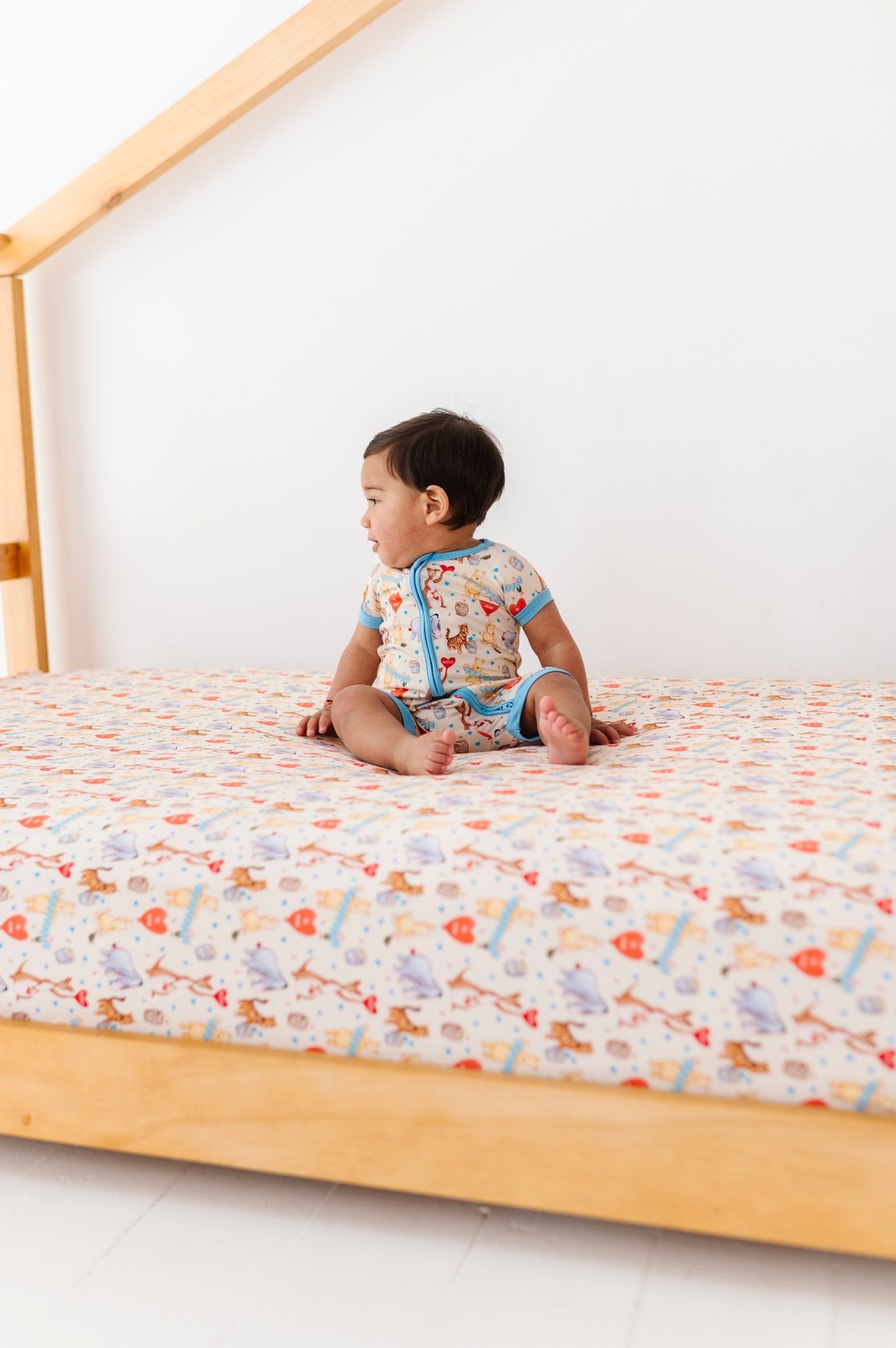 TWIN FITTED SHEET - 100 ACRES OF HUGS - The Sleepy Sloth