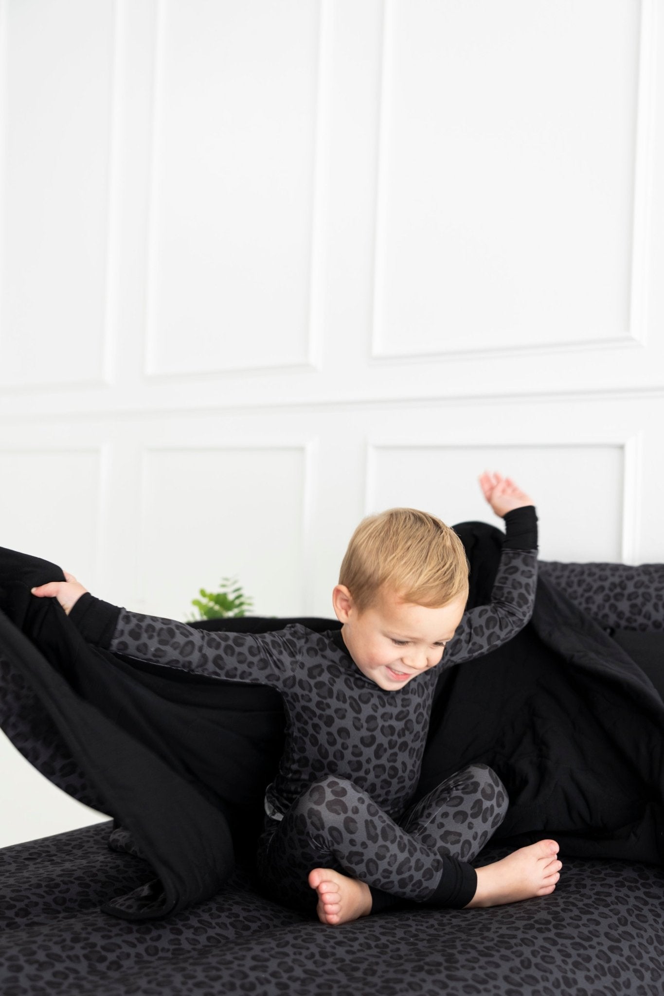 TWIN FITTED SHEET - SPOTTED IN ONYX - The Sleepy Sloth