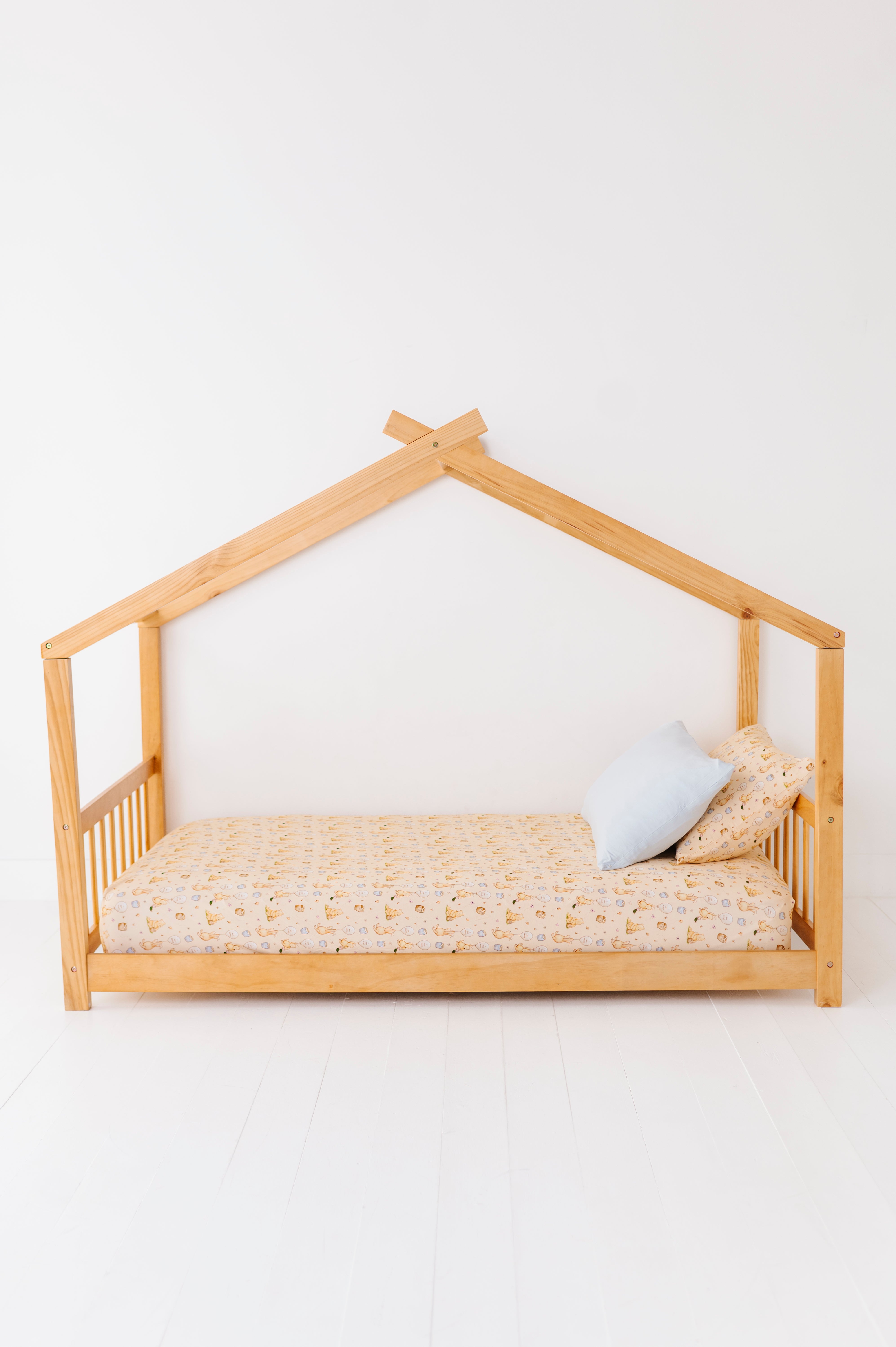 TWIN FITTED SHEET - 100 ACRES OF KINDNESS