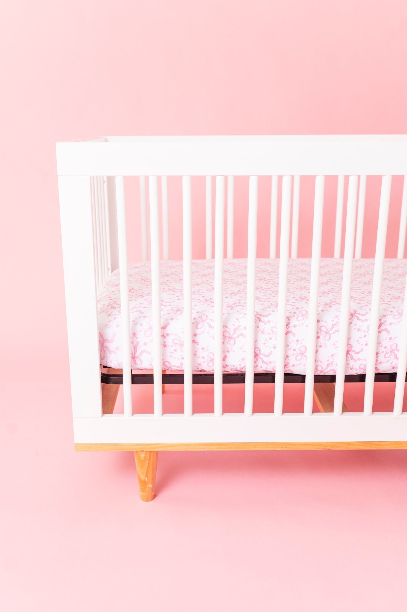 CRIB SHEET - LOVELACE BOWS - The Sleepy Sloth