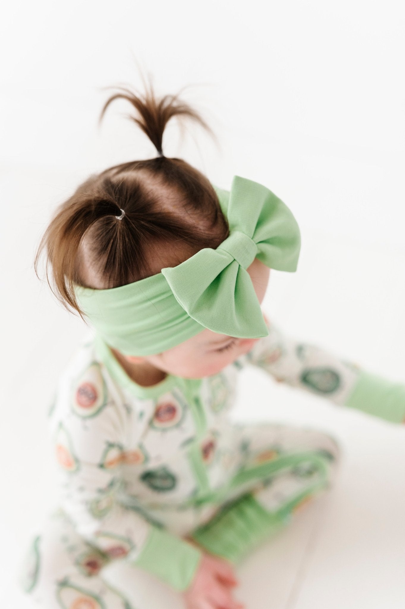 SOLID BOW - LET'S AVO CUDDLE - The Sleepy Sloth