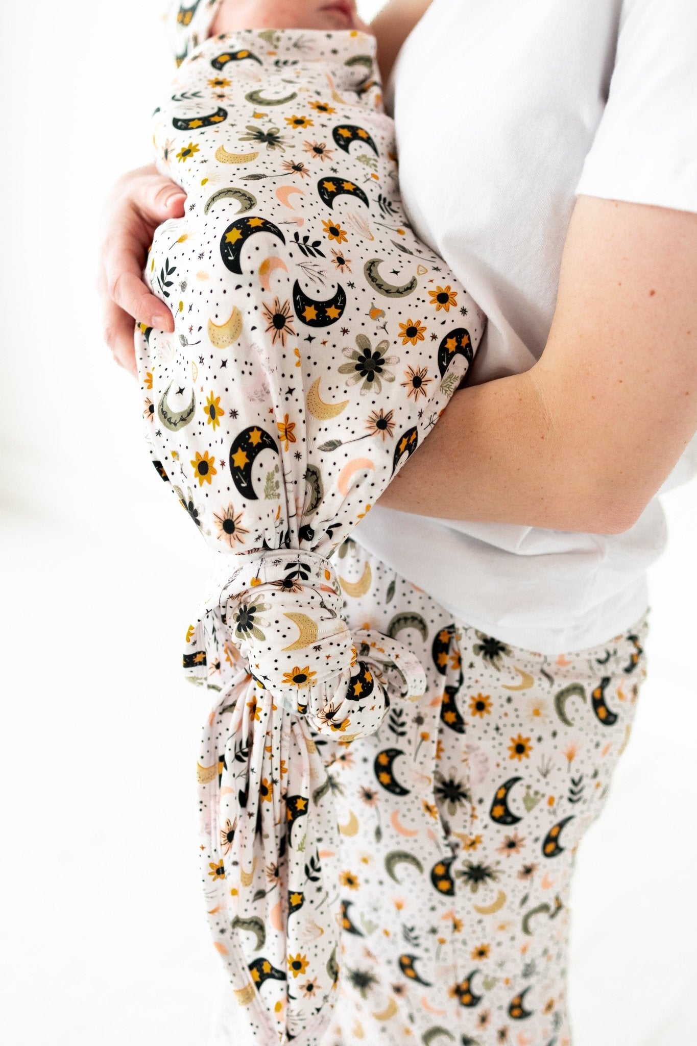 SWADDLE SET - LUNAR BLOSSOM - The Sleepy Sloth