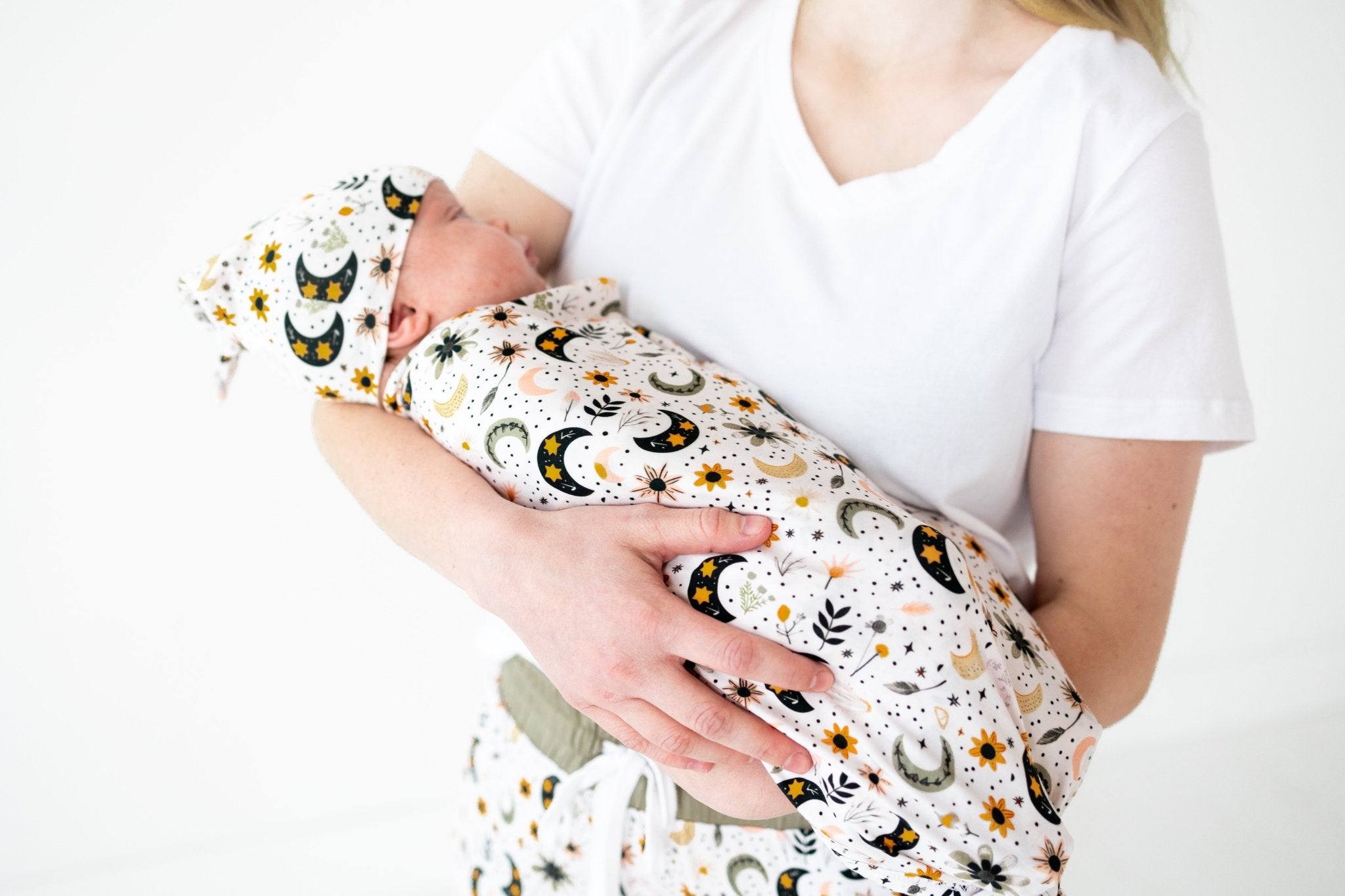 SWADDLE SET - LUNAR BLOSSOM - The Sleepy Sloth