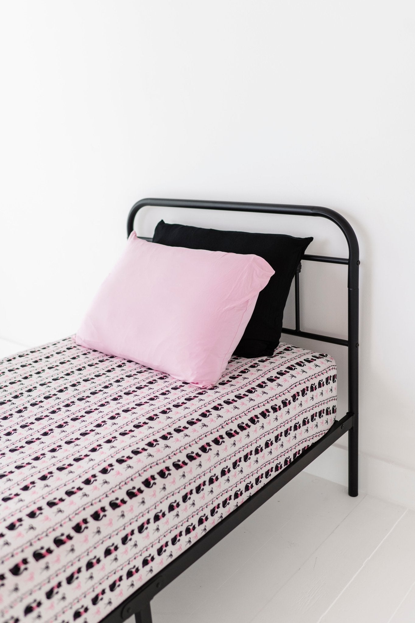 TWIN FITTED SHEET - HEX AND KISSES - The Sleepy Sloth