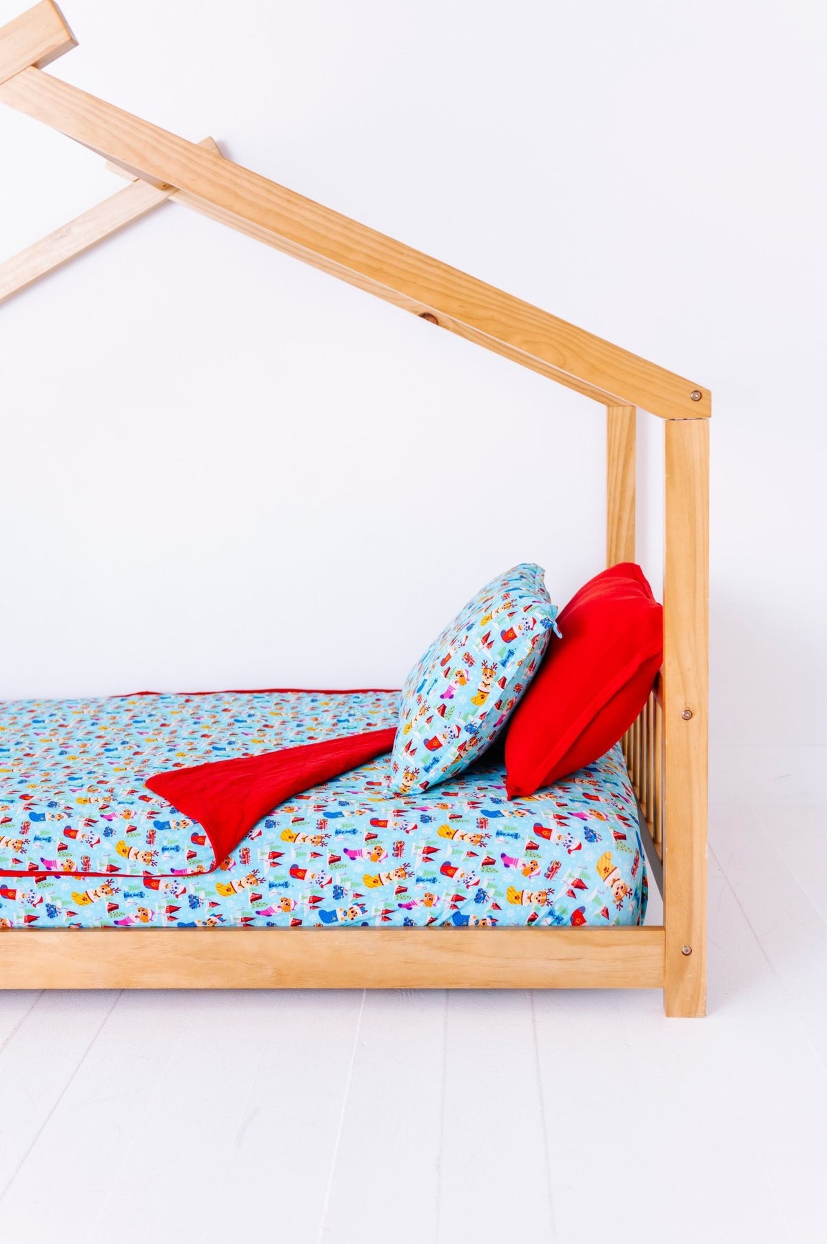 Twin Fitted Sheet - Paw Patrol™ Deck the PAWs - The Sleepy Sloth
