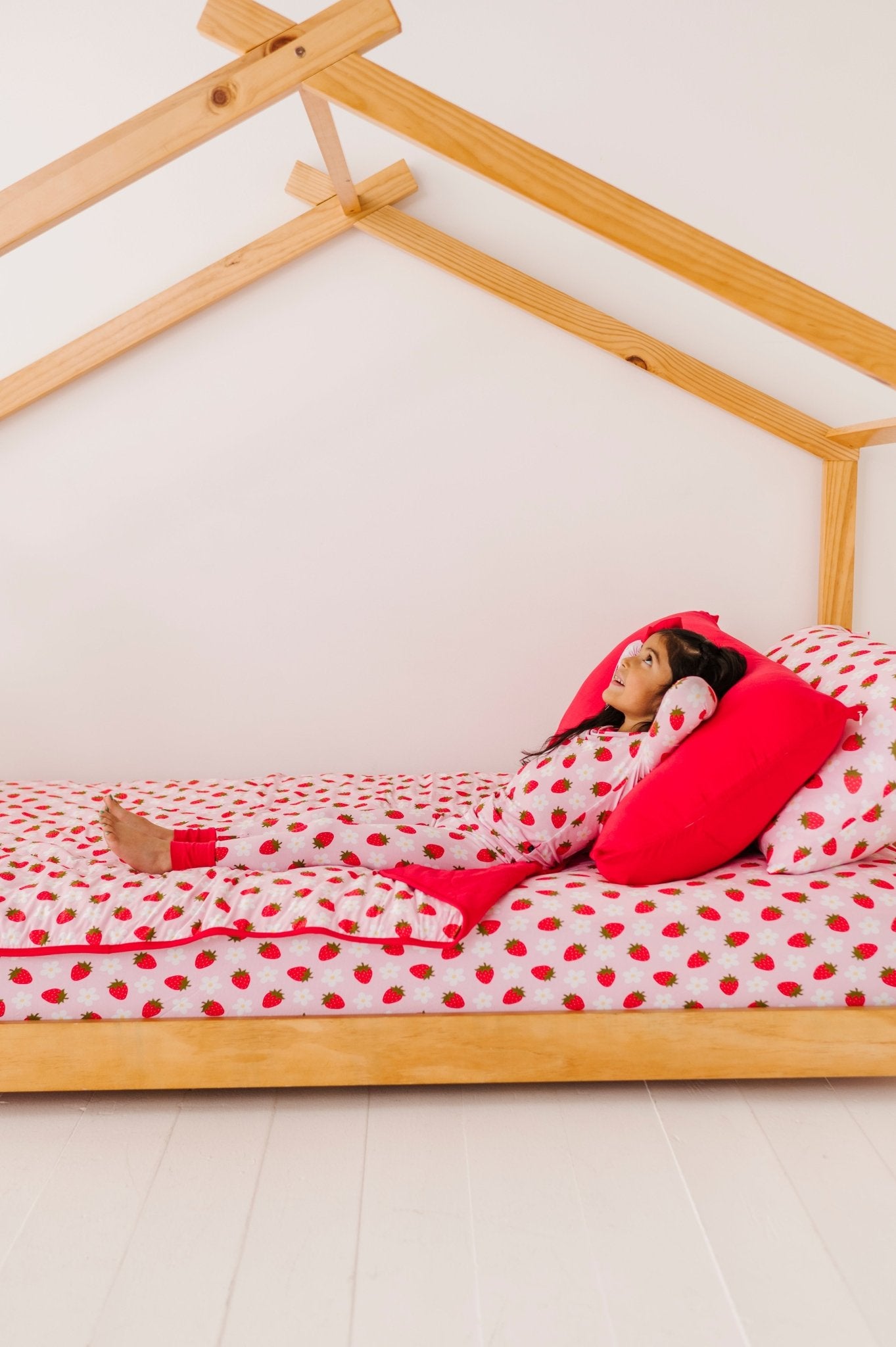 TWIN FITTED SHEET - STRAWBERRY FIELDS - The Sleepy Sloth