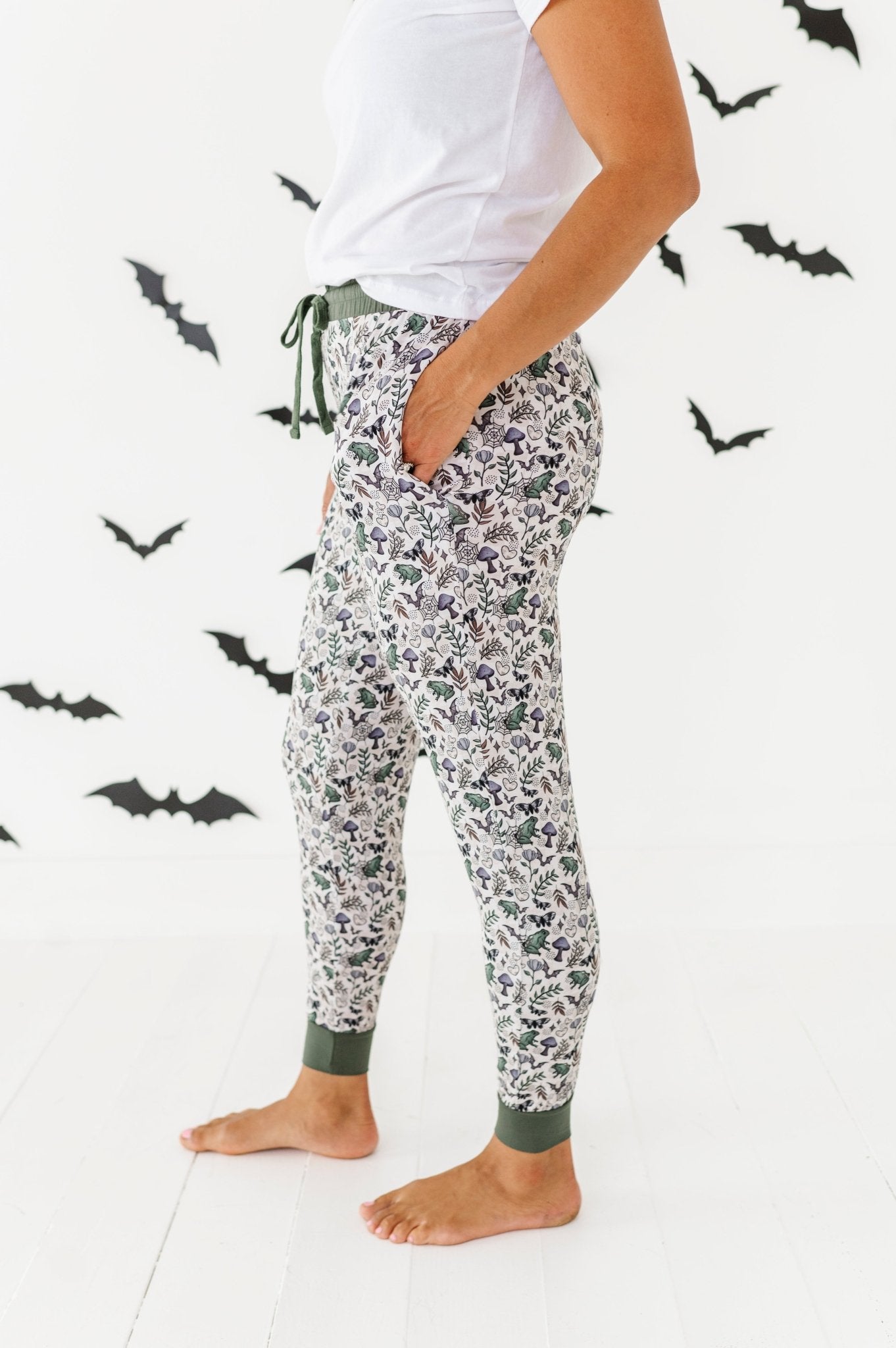 WOMEN'S SLEEPY PANTS - HOCUS CROAKUS - The Sleepy Sloth